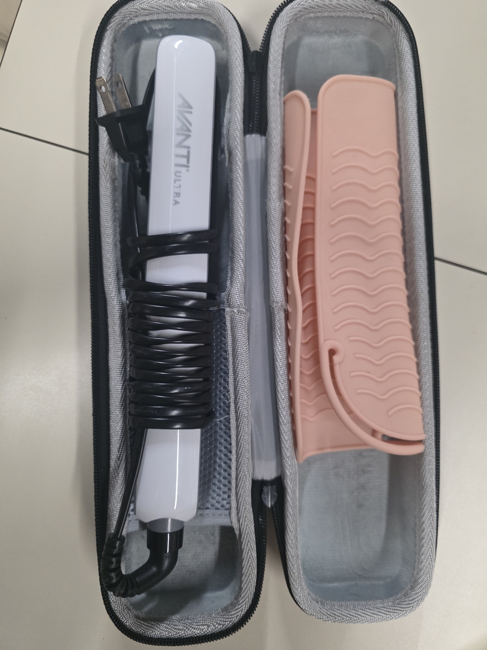 Avanti White and Black Mini Hair Straightener with Pink Heat Clips